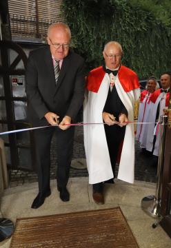 ON Župan Pečovnik in prior Silvester Likar sta odprla komendo VR Sv. Jurija s Koroške v Vrbovcu  Foto Jože Miklavc   IMG_3378